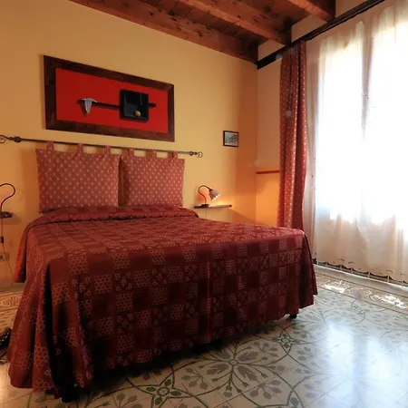 Sicilia Ovest - Domus Mariae Charming With Balcony Apartment