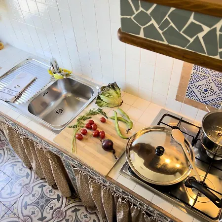 Sicilia Ovest - Domus Mariae Charming With Balcony Apartment