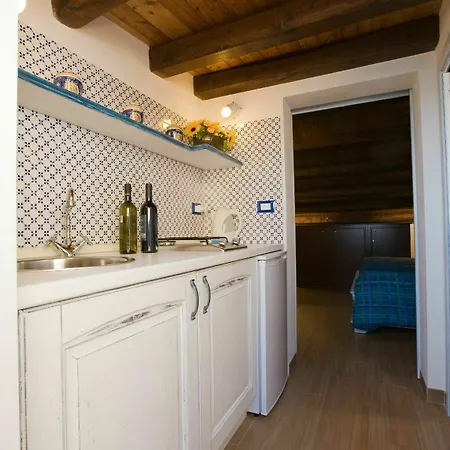 Apartment Sicilia Ovest - Domus Mariae Charming With Balcony